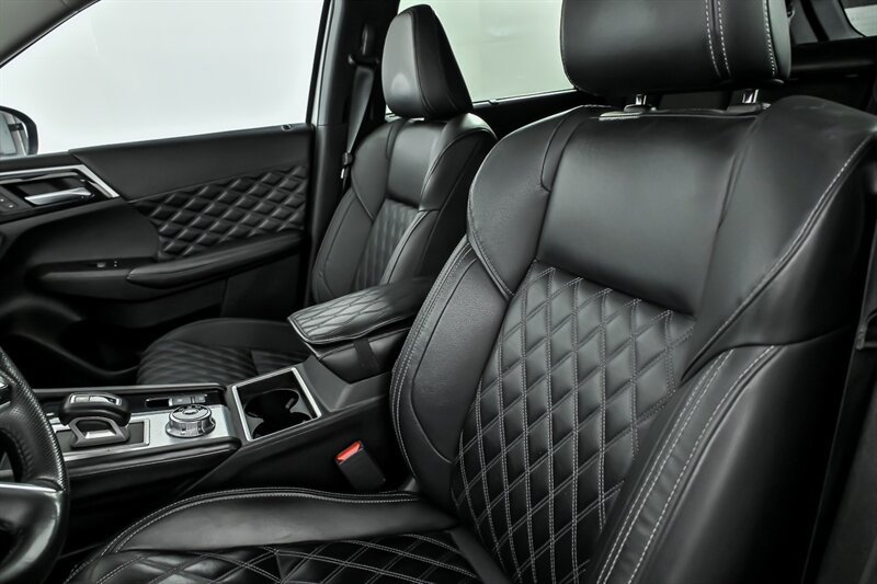 Used 2023 Mitsubishi Outlander SEL AWD/4WD image 49