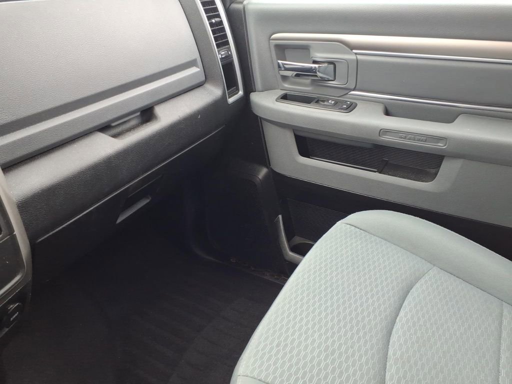 Used 2018 RAM 1500 Classic SLT image 23