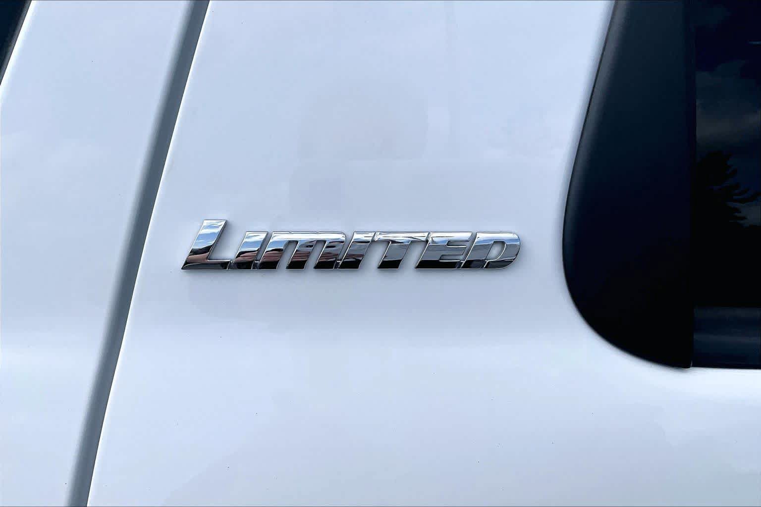 Used 2020 Toyota Sequoia Limited w/ Safety & Convenience Package AWD/4WD image 10