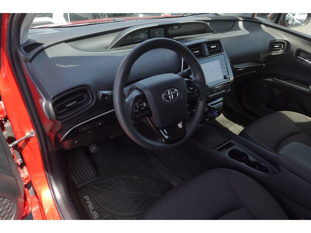 Certified 2021 Toyota Prius L Eco FWD image 10