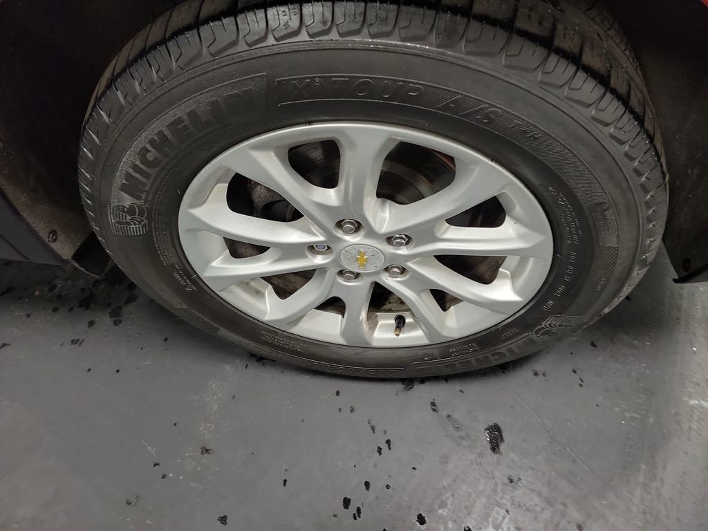 Used 2018 Chevrolet Equinox LT w/ Sun & Infotainment Package image 11