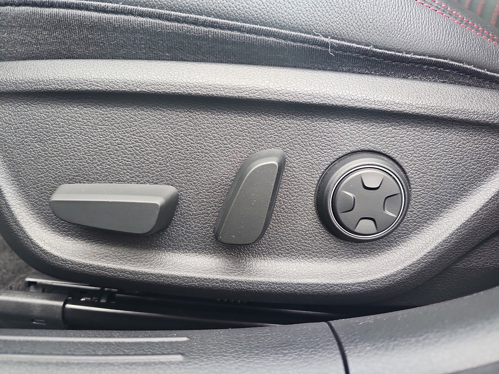 Used 2023 Genesis G70 2.0T w/ Sport Prestige Package image 15