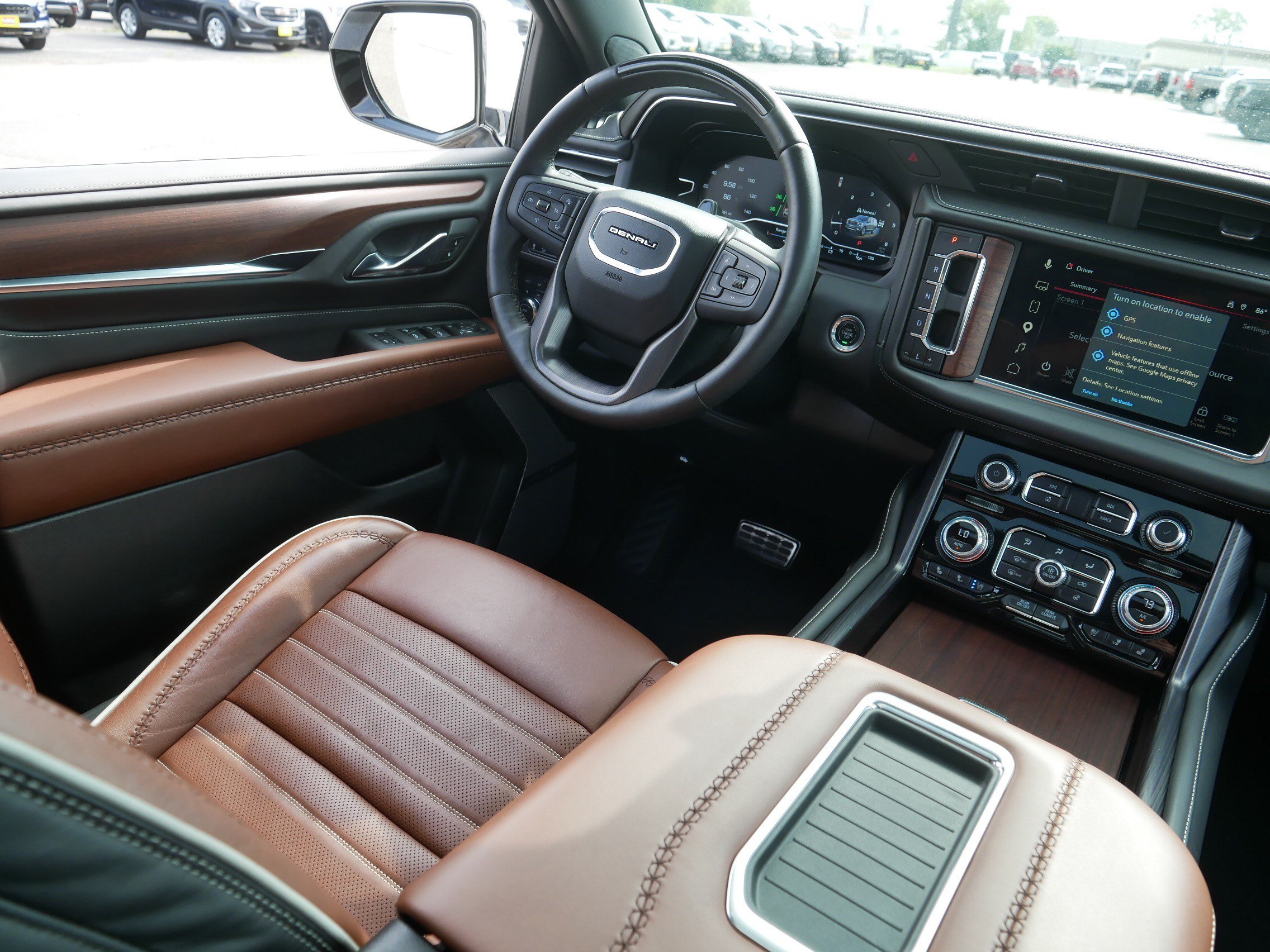 Used 2023 GMC Yukon Denali Ultimate w/ LPO, Floor Liner Package AWD/4WD image 9