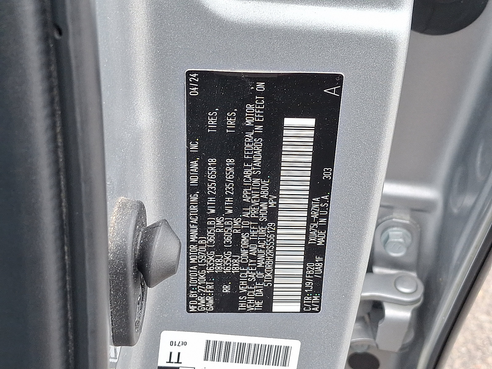 Used 2024 Toyota Highlander LE AWD/4WD image 27