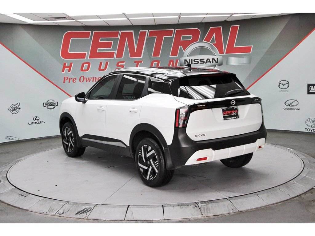 Used 2026 Nissan Kicks SV FWD image 4