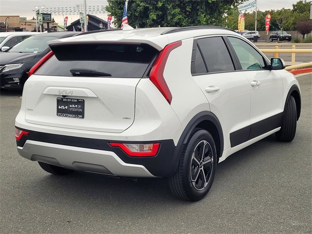 Used 2023 Kia Niro EX image 4