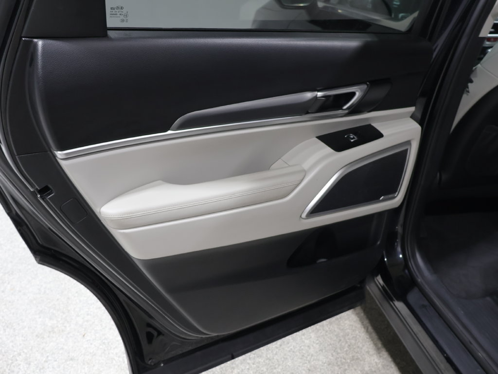 Used 2020 Kia Telluride S AWD/4WD image 19