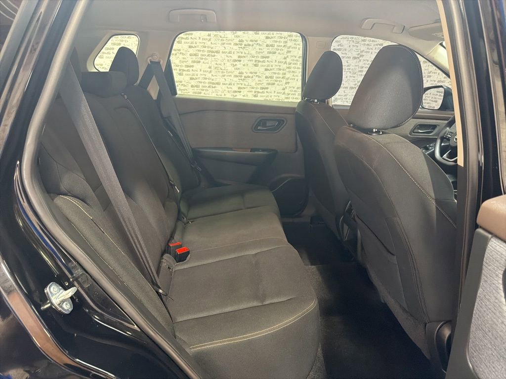 Used 2023 Nissan Rogue S FWD image 12