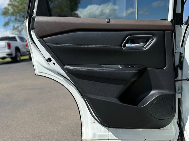 Used 2023 Nissan Rogue Platinum w/ Platinum Premium Package image 15