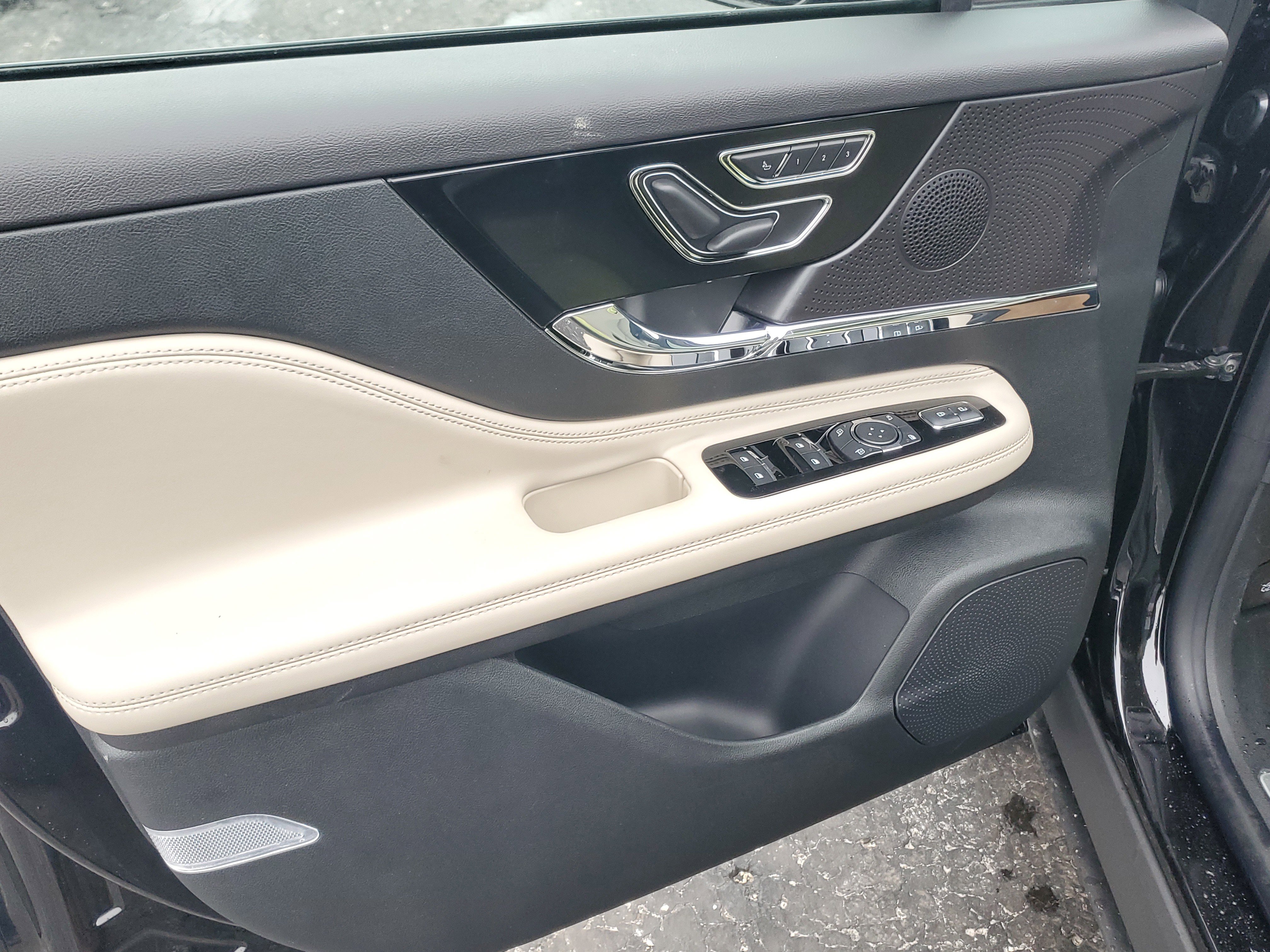 New 2026 Lincoln Corsair Premiere image 8