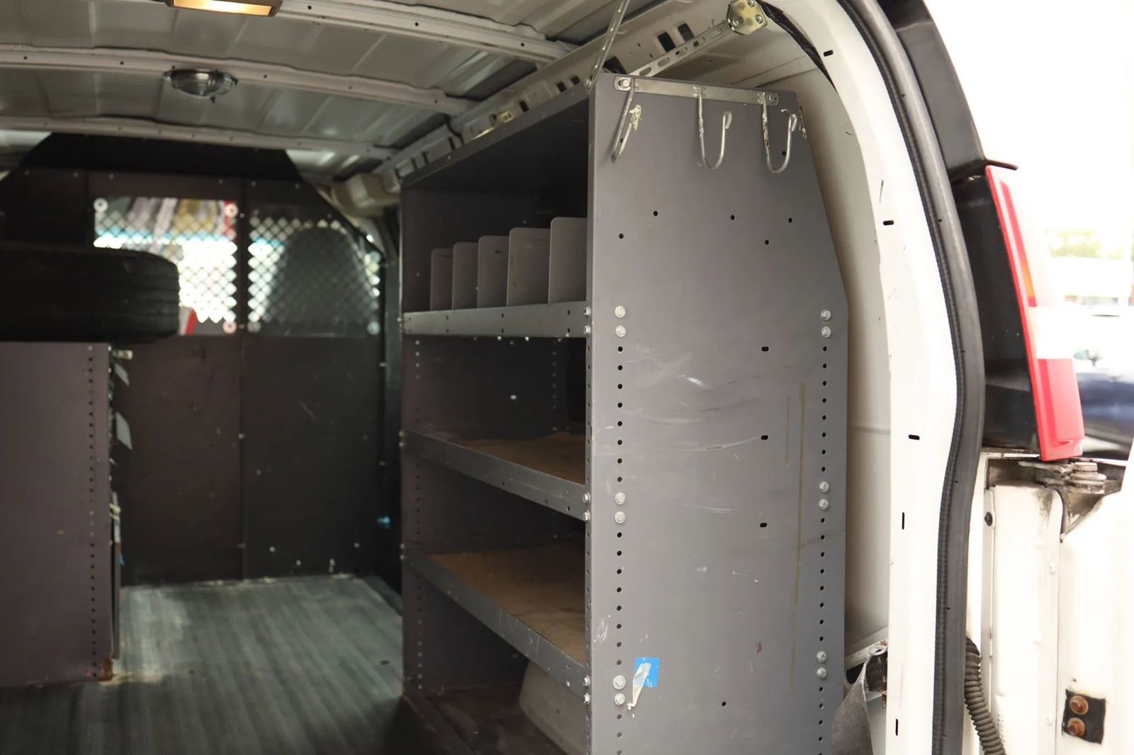 Used 2013 Chevrolet Express 2500 image 31