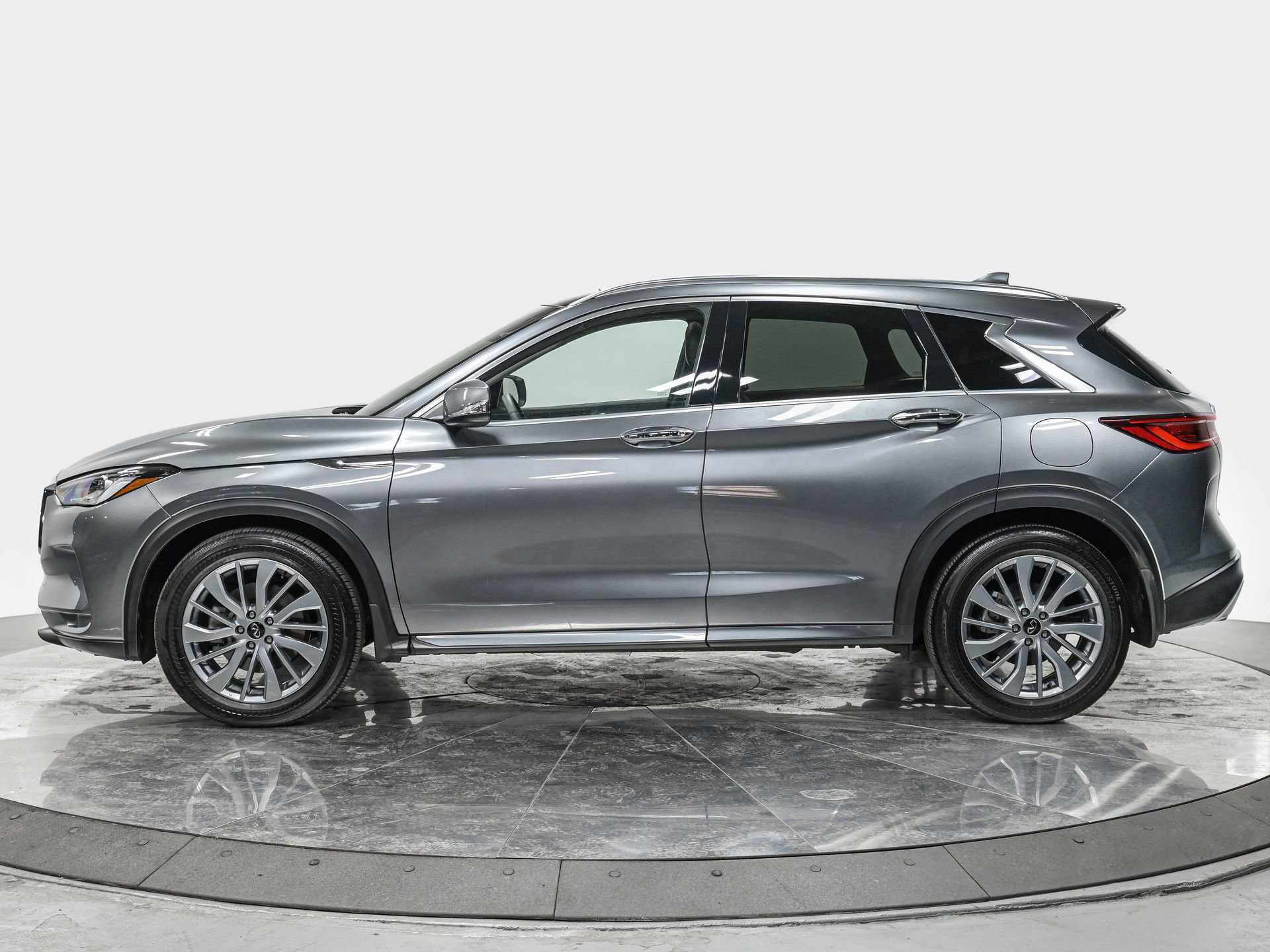 Used 2025 INFINITI QX50 Luxe image 2