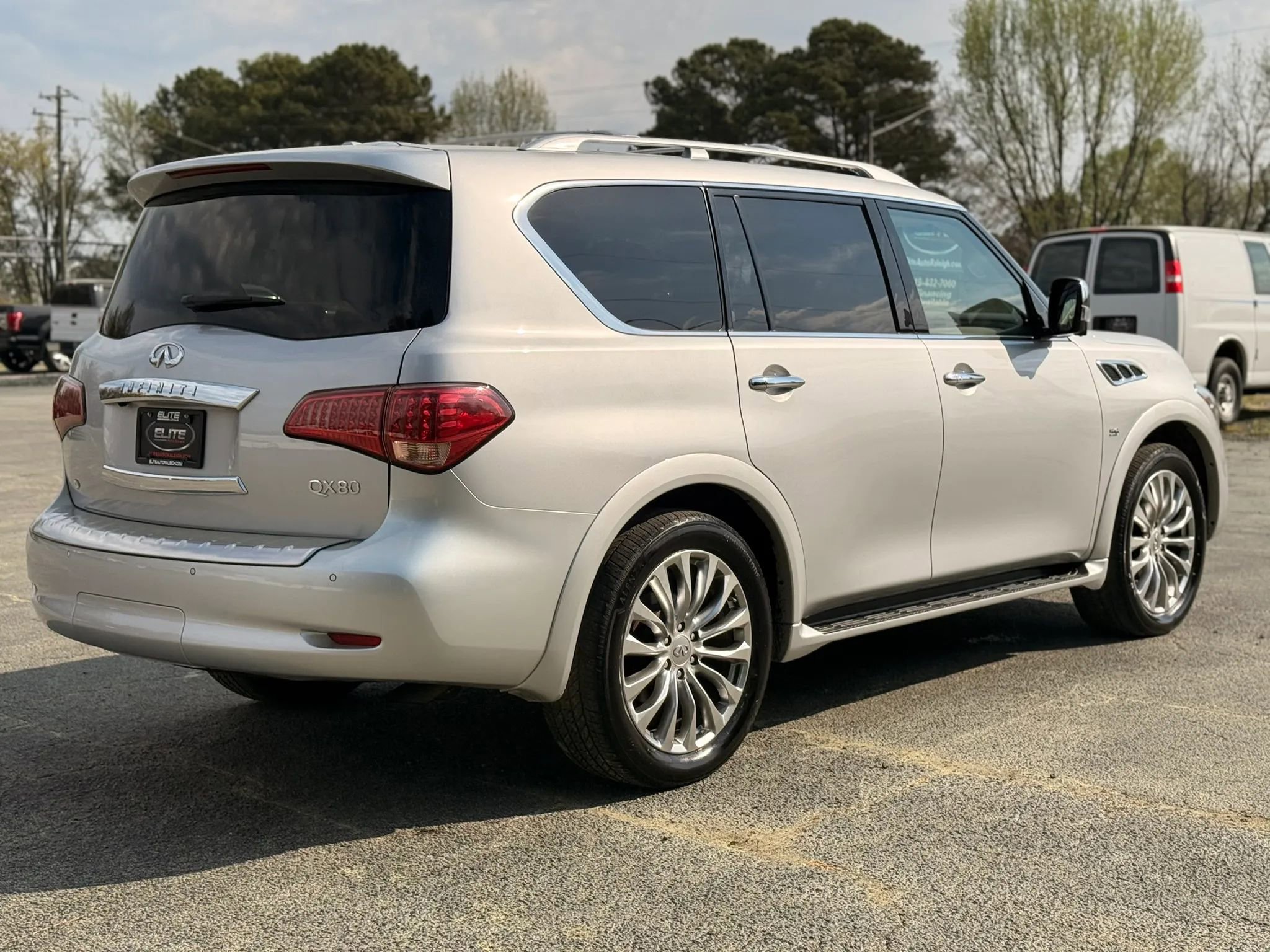 Used 2017 INFINITI QX80 4WD w/ Deluxe Technology Package image 9