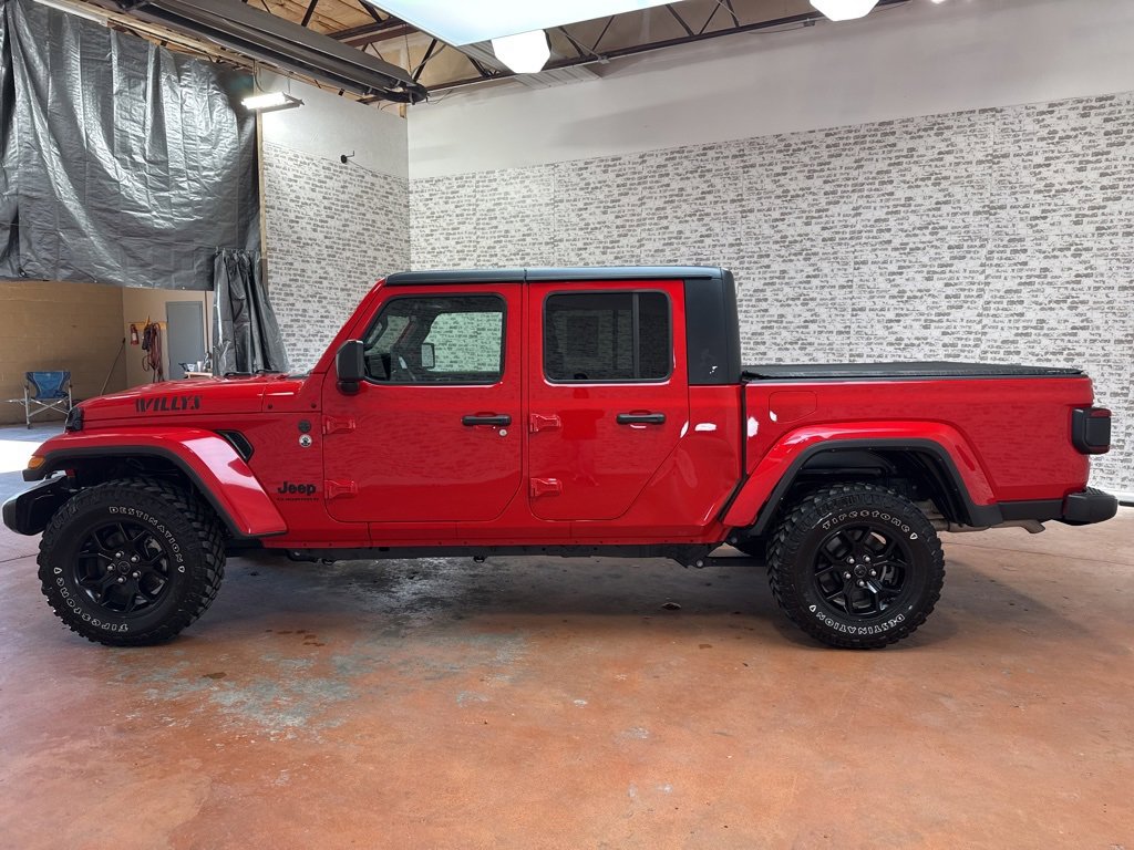 Used 2024 Jeep Gladiator Willys image 4