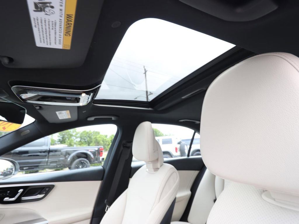 Used 2024 Mercedes-Benz C 300 Sedan image 4