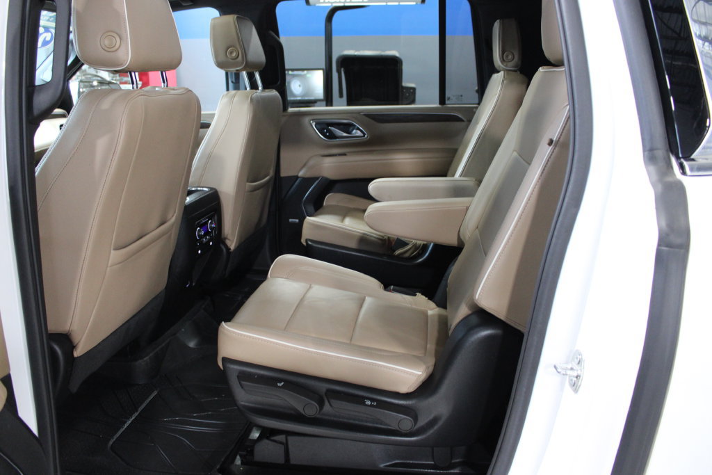 Used 2023 Chevrolet Suburban Premier AWD/4WD image 10