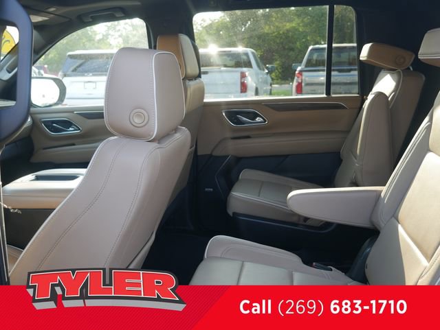 Used 2021 Chevrolet Suburban Premier w/ Premium Package AWD/4WD image 47