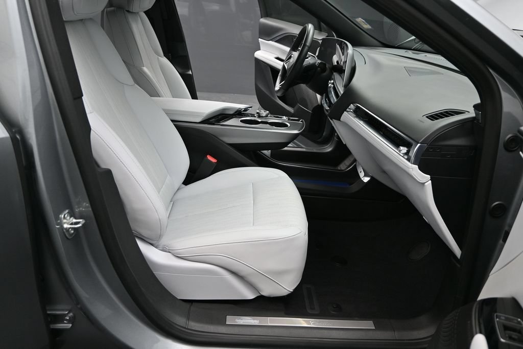 Certified 2024 Cadillac Lyriq Luxury AWD/4WD image 22