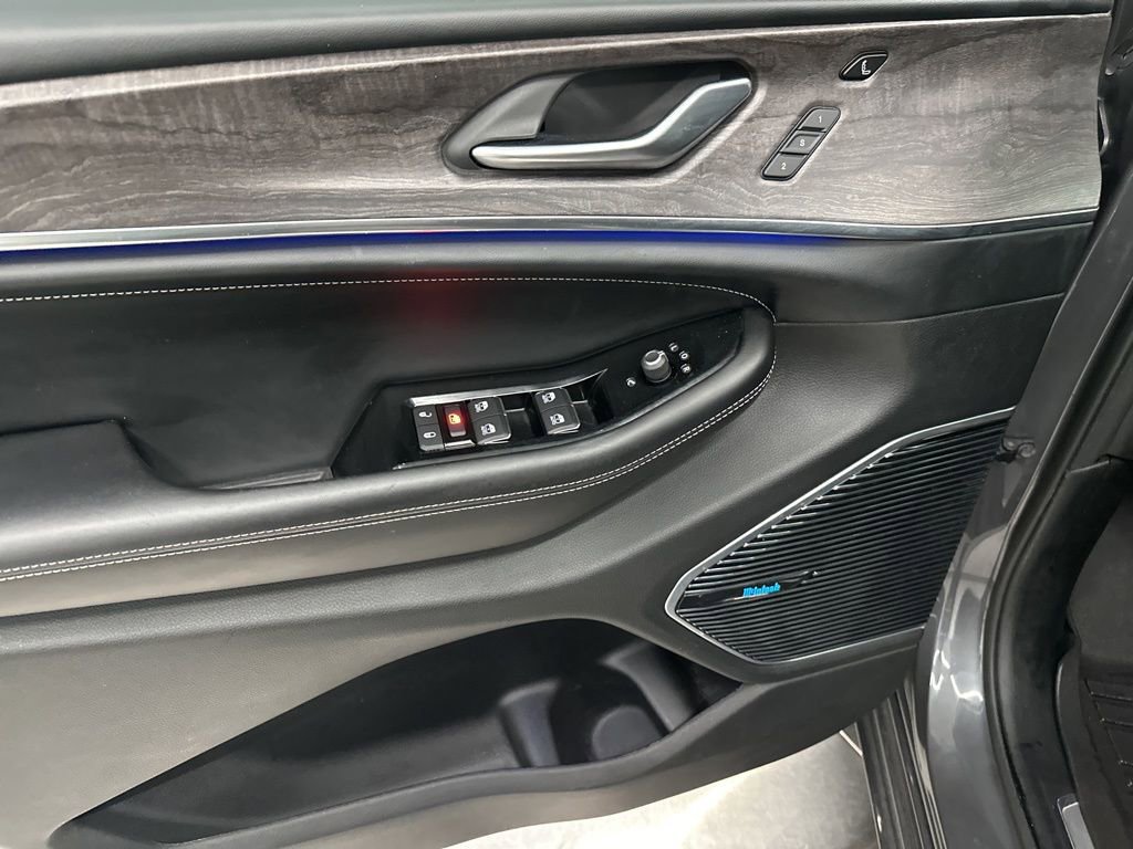 Used 2021 Jeep Grand Cherokee L Overland w/ Luxury Tech Group IV image 12