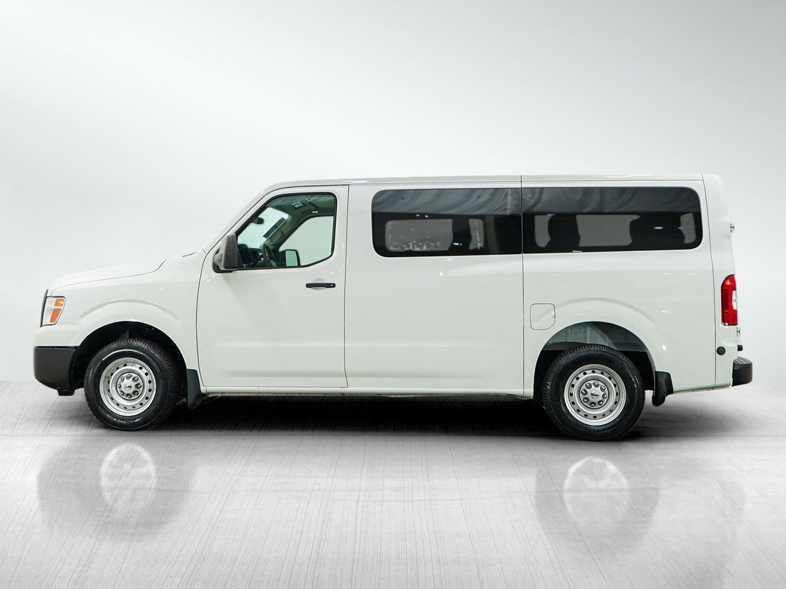 Used 2020 Nissan NV 3500 S RWD image 2