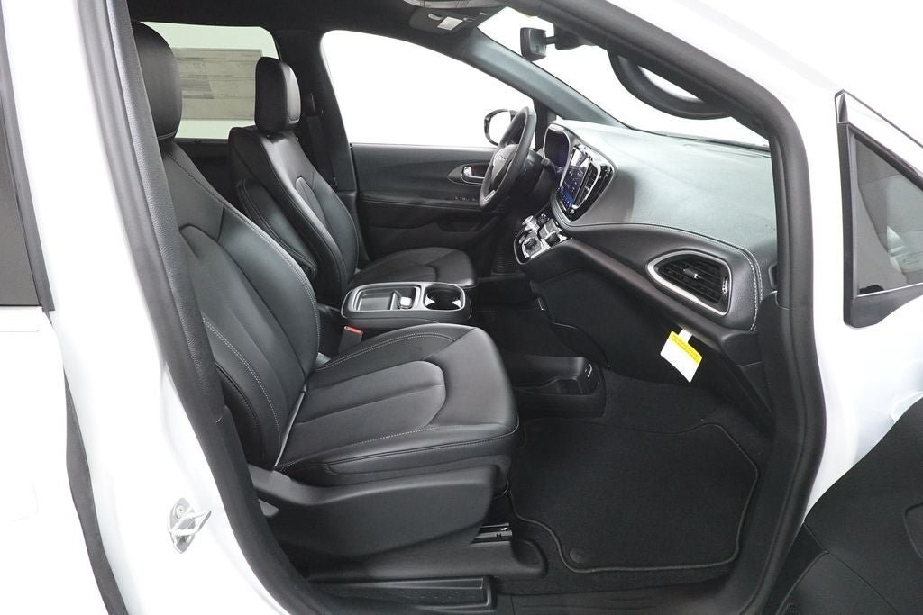 New 2027 Chrysler Pacifica Select FWD image 28