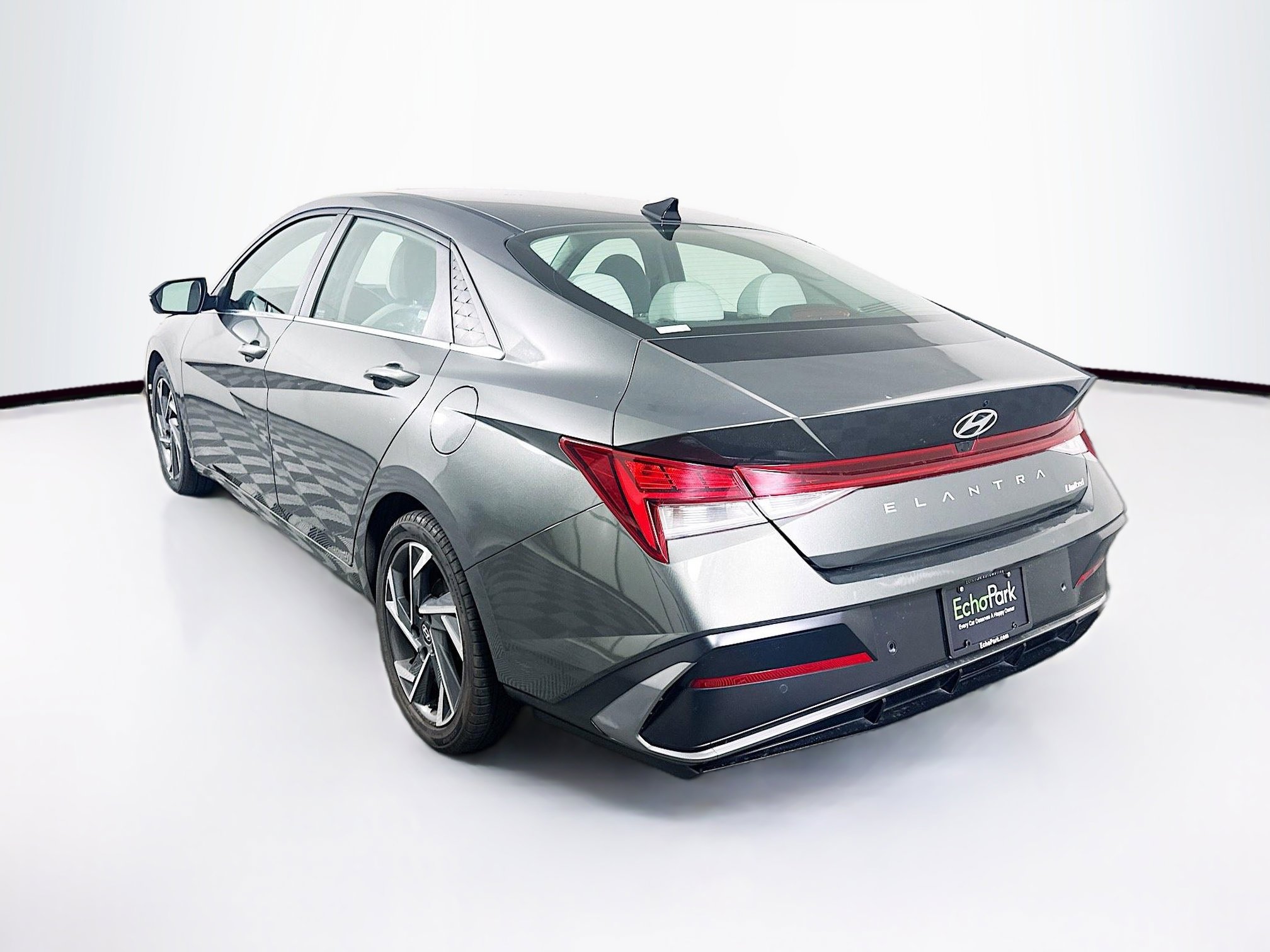 Used 2024 Hyundai Elantra Limited image 5