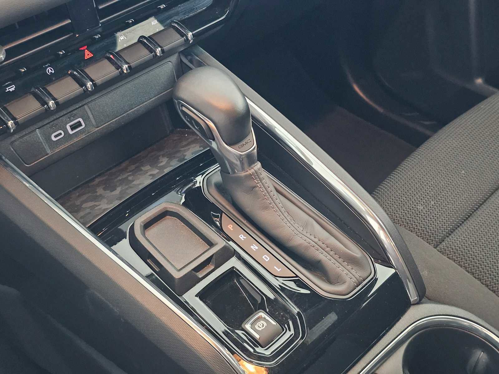 Used 2024 GMC Canyon Elevation w/ Convenience Package image 30