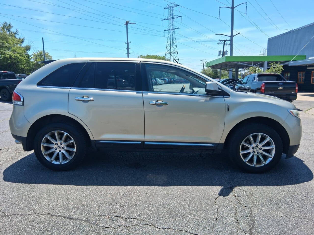 Used 2011 Lincoln MKX AWD w/ 101A Rapid Spec Order Code image 5