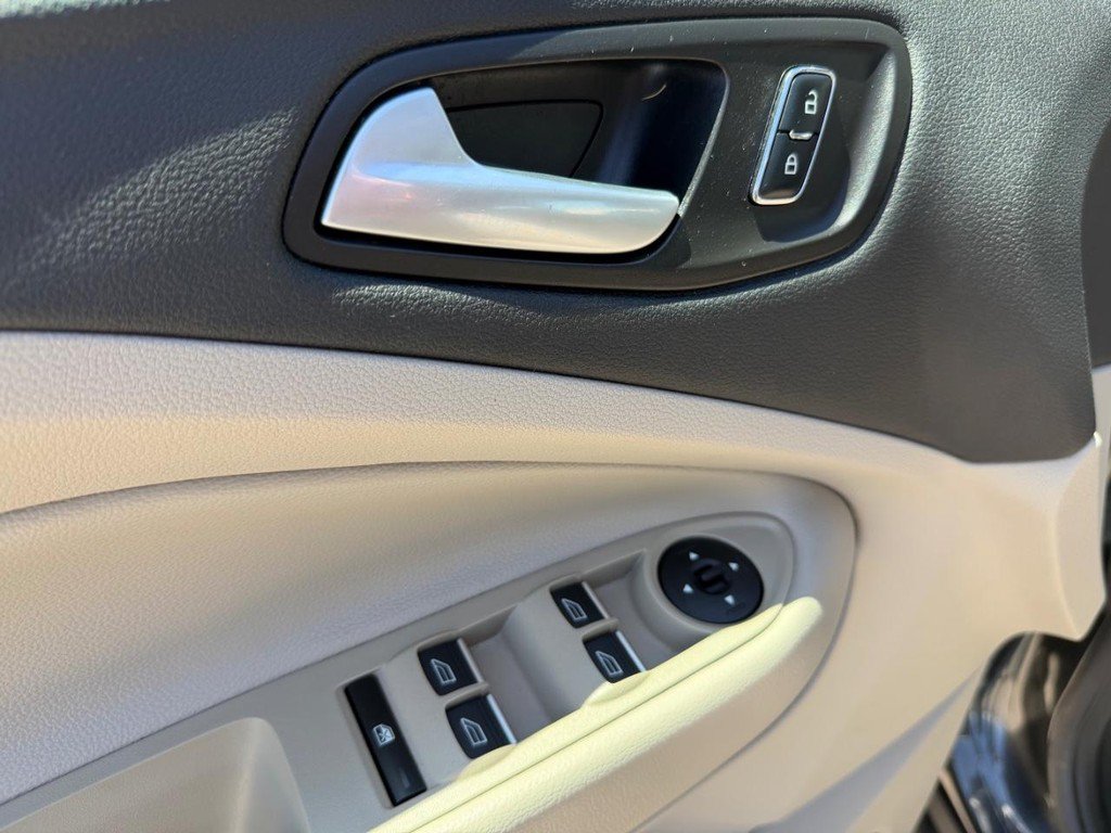 Used 2016 Ford C-MAX SE w/ Interior Protection Package FWD image 31