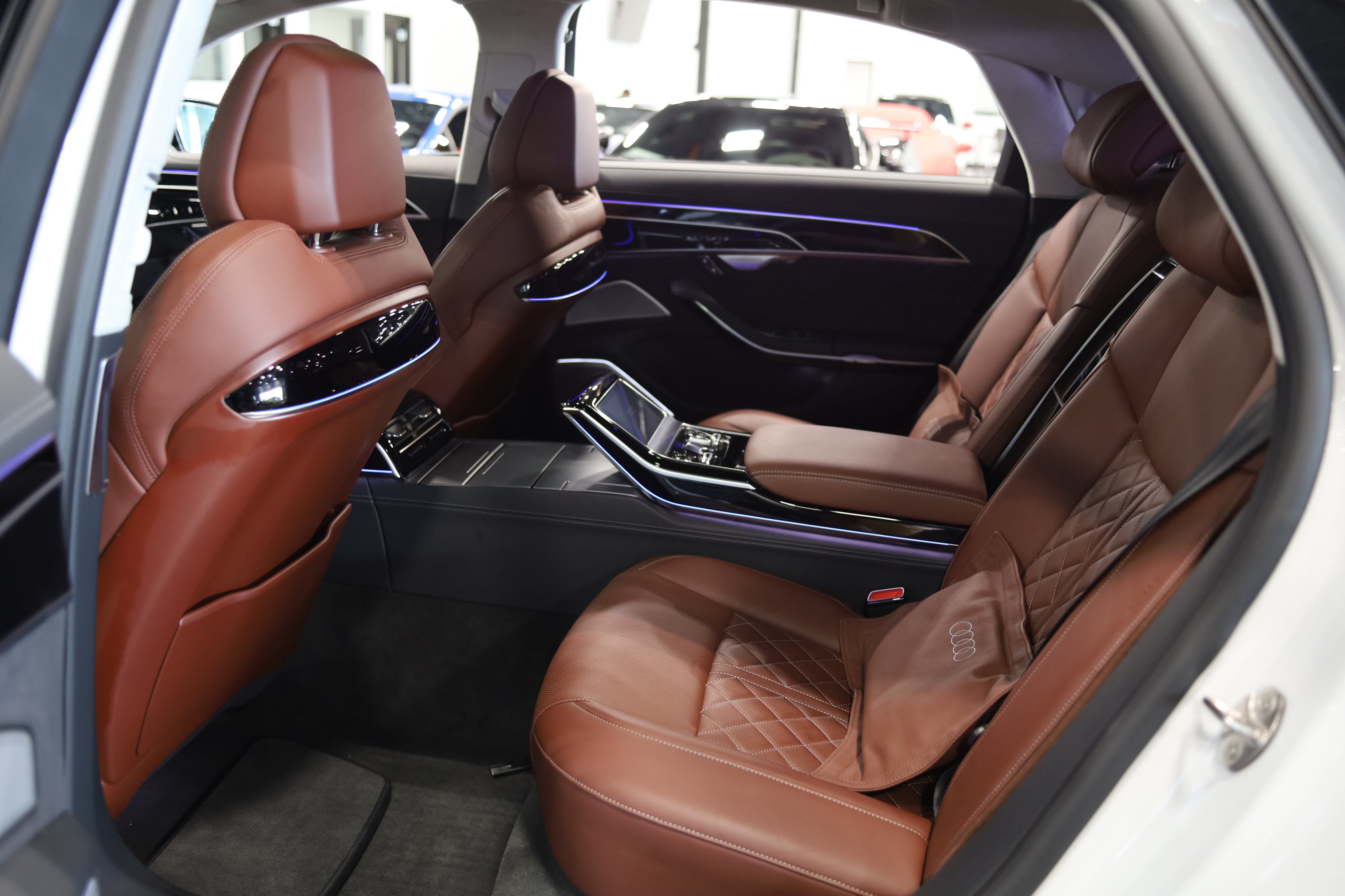Used 2023 Audi S8 AWD/4WD image 36
