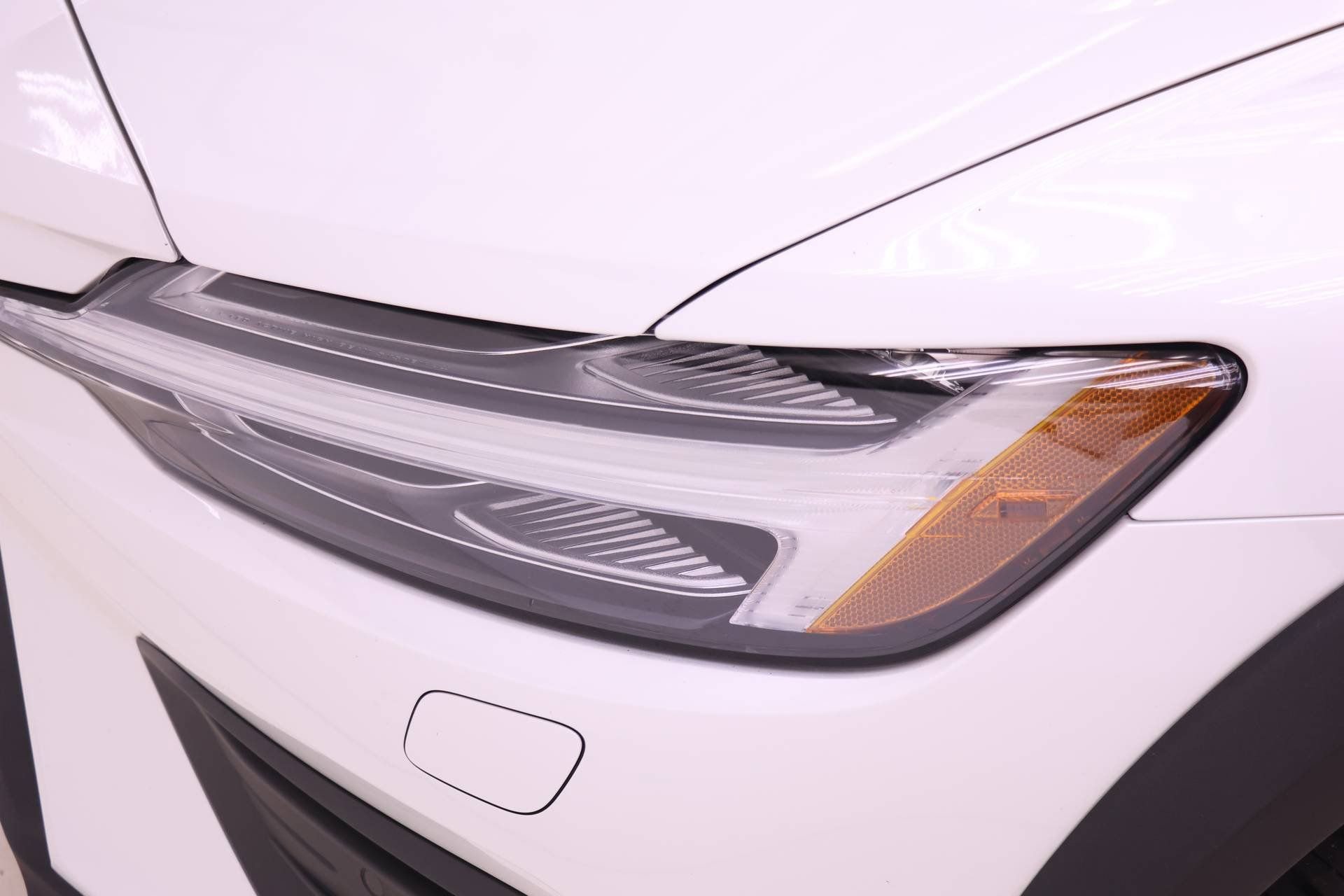 Certified 2023 Volvo V60 B5 Cross Country Plus w/ Climate Package image 24