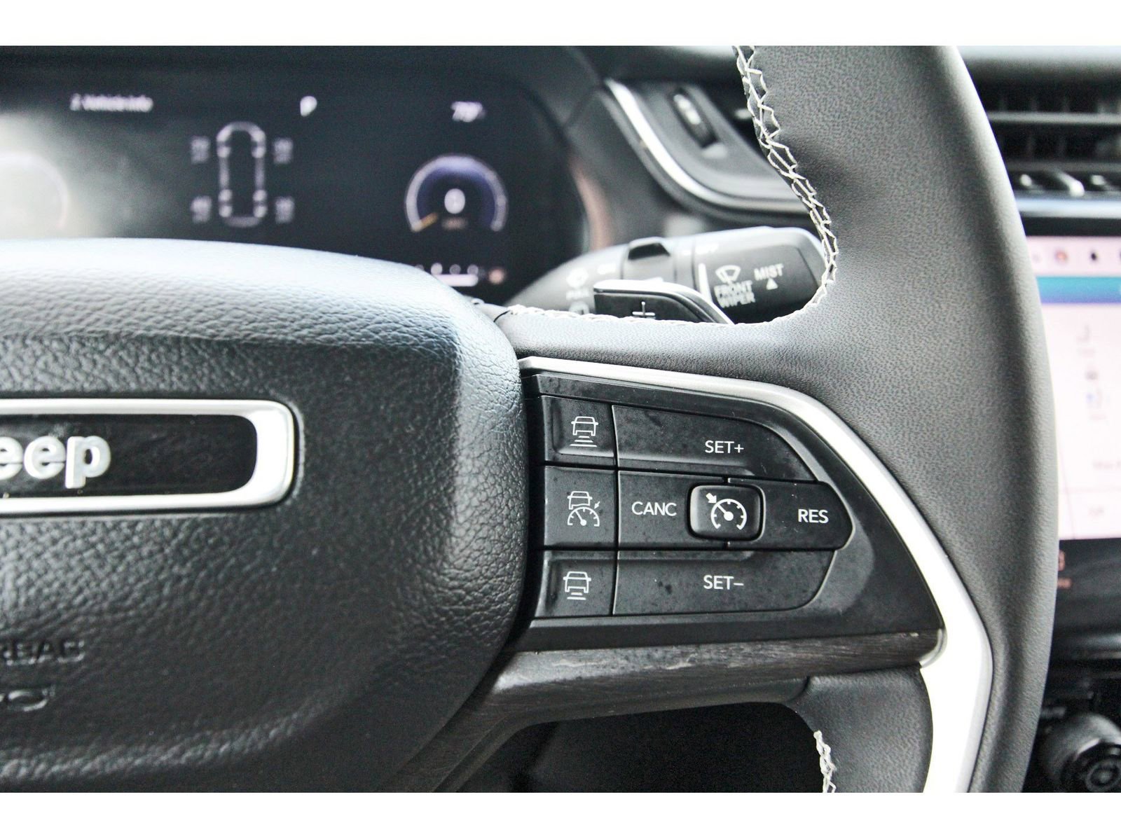 Used 2023 Jeep Grand Cherokee L Limited w/ Luxury Tech Group II image 25