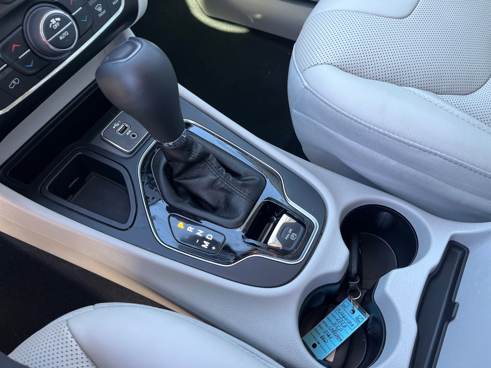 Used 2020 Jeep Cherokee Limited w/ Technology Group image 32