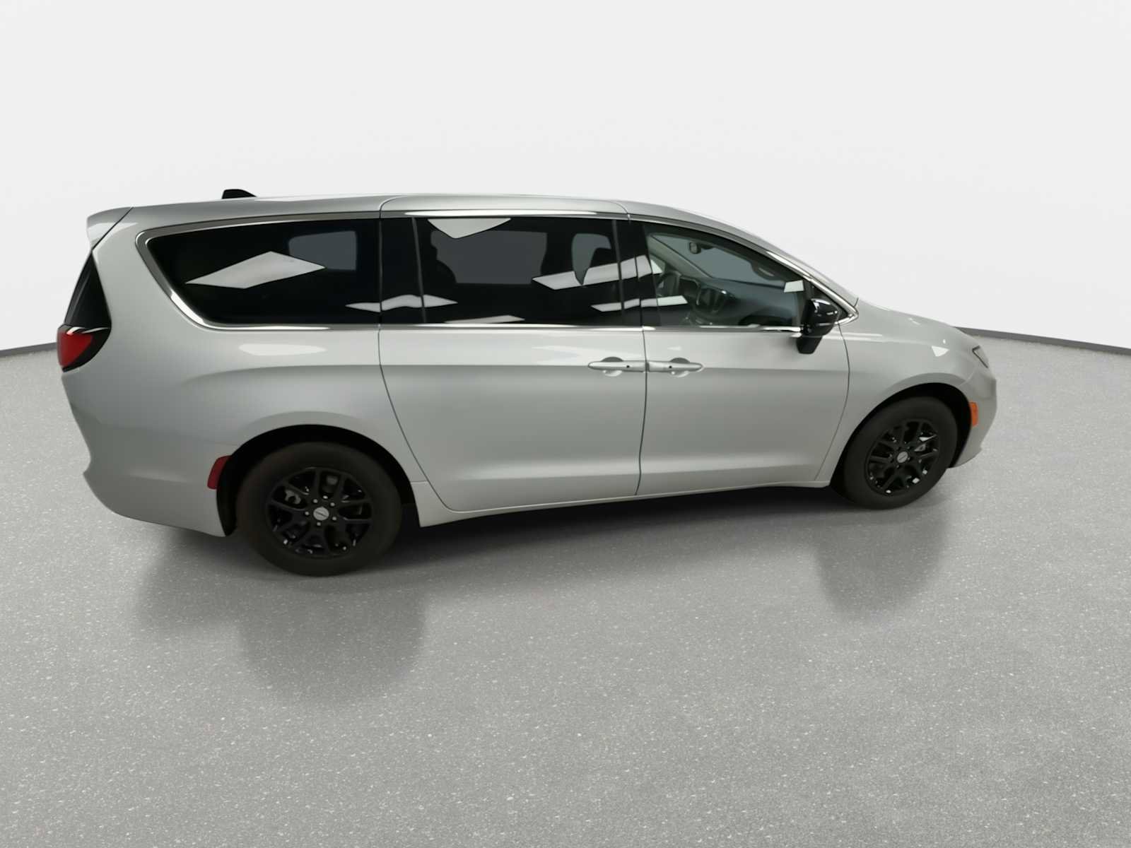 Used 2024 Chrysler Pacifica Touring-L image 9