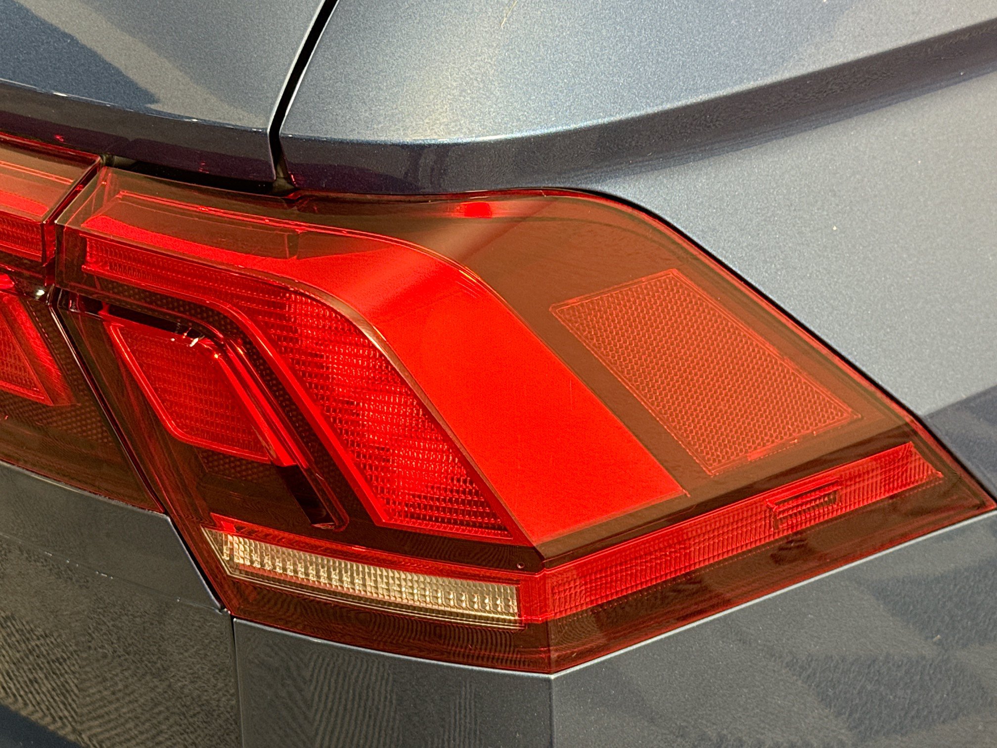 Used 2019 Volkswagen Tiguan SE FWD image 32