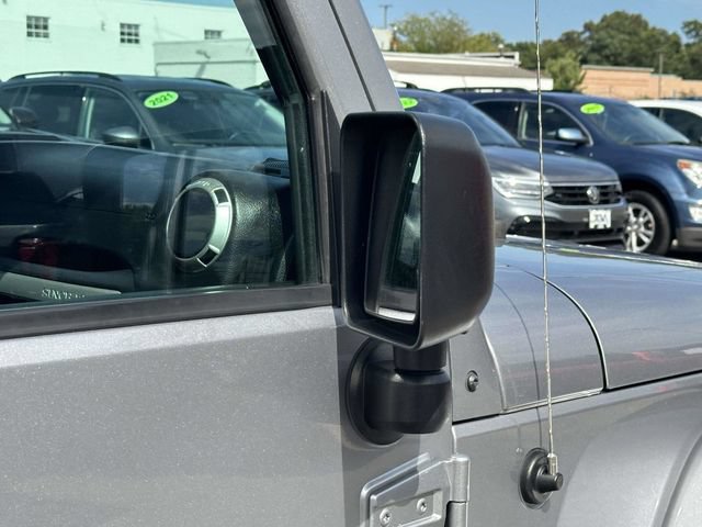 Used 2017 Jeep Wrangler Sahara w/ Connectivity Group AWD/4WD image 28