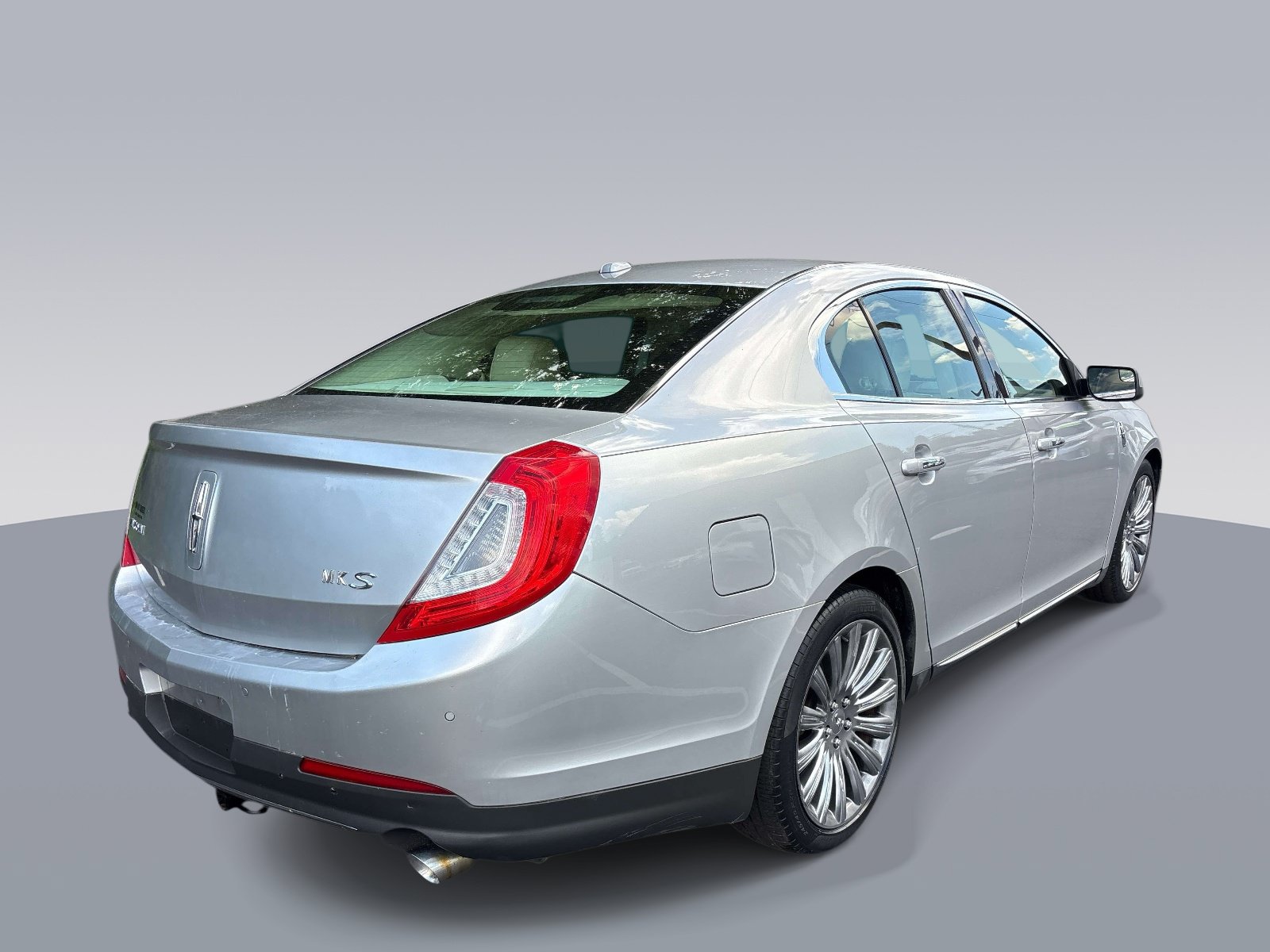 Used 2013 Lincoln MKS FWD image 3