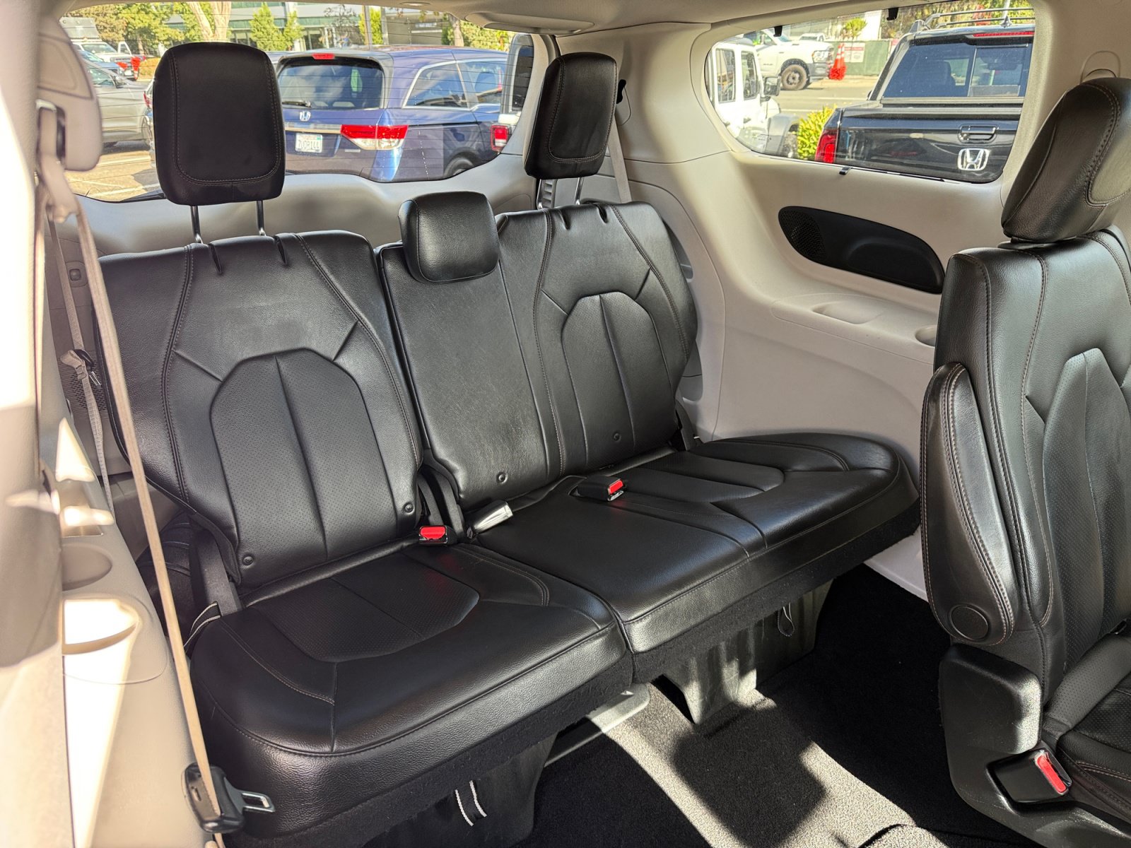 Used 2019 Chrysler Pacifica Touring-L Plus w/ Advanced Safetytec Group FWD image 20