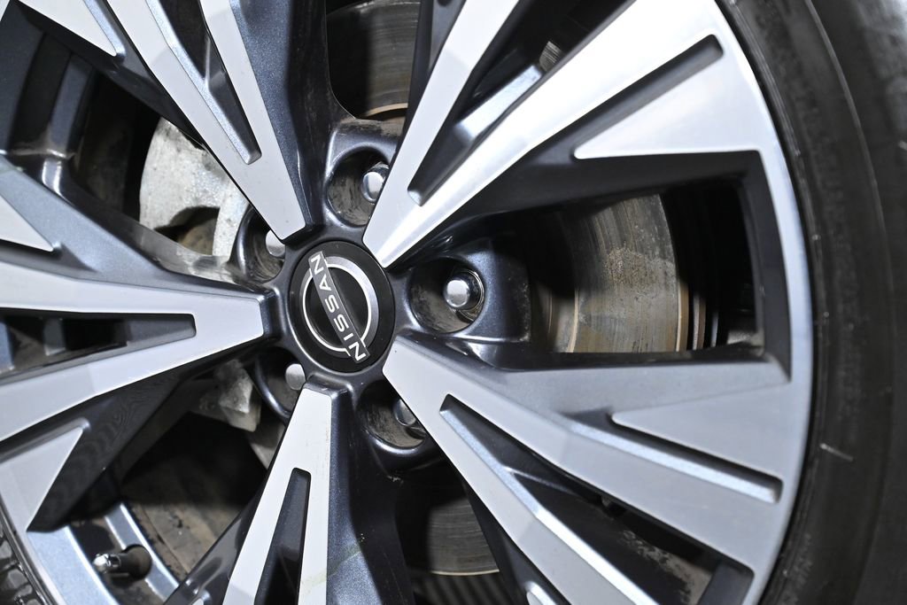 Used 2022 Nissan Rogue SV w/ SV Premium Package image 36