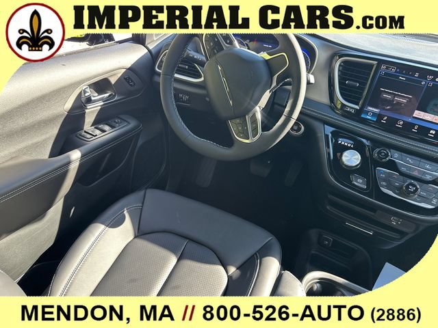 New 2027 Chrysler Pacifica Select AWD/4WD image 18