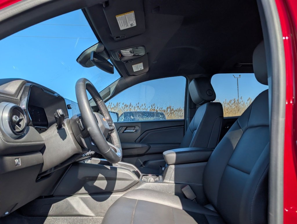 Used 2023 Chevrolet Colorado LT w/ LT Convenience Package III image 8
