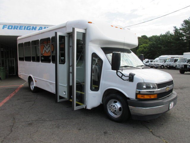Used 2019 Chevrolet Express 4500 w/ Shuttle Bus Package RWD image 3