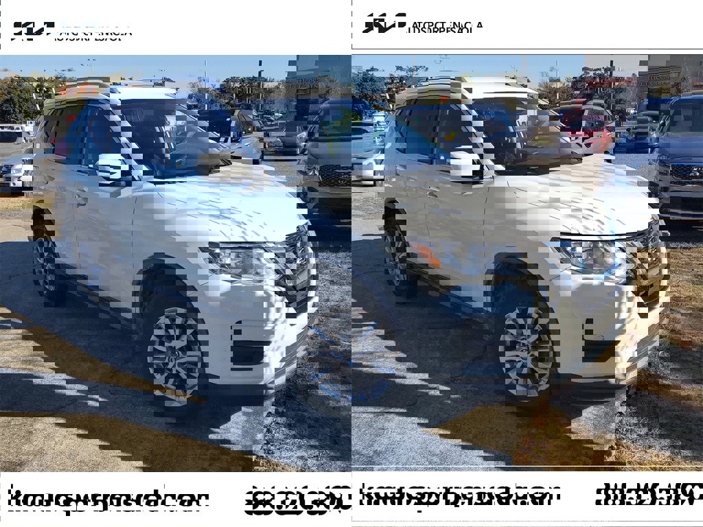 Used 2019 Nissan Rogue SV image 1