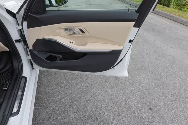 New 2025 BMW 330i xDrive Sedan w/ Premium Package AWD/4WD image 20