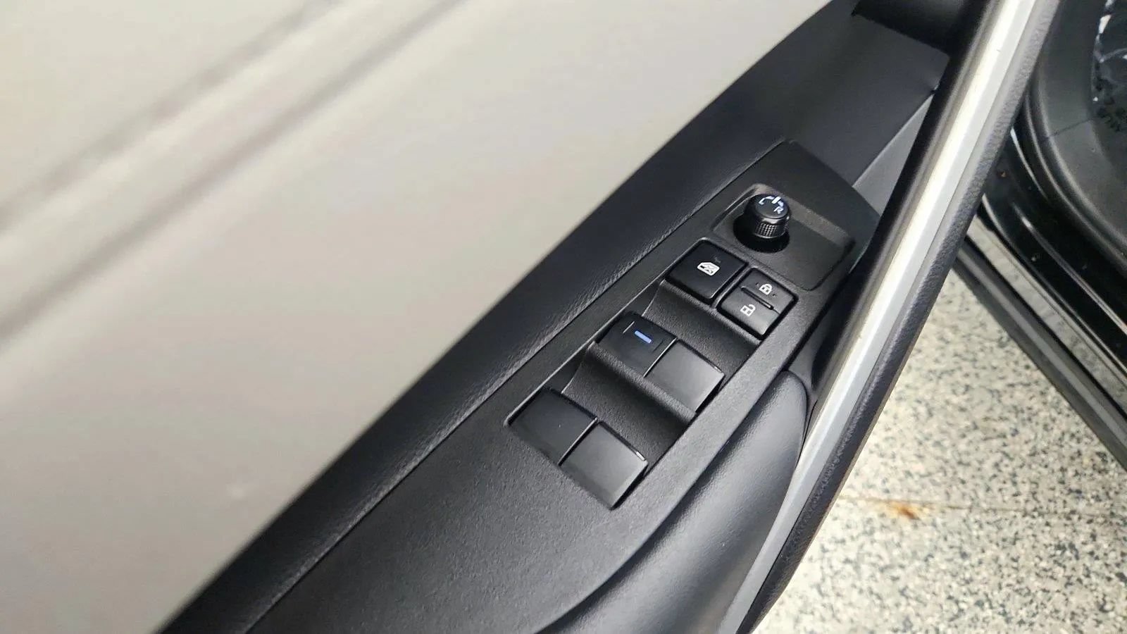 Used 2026 Toyota Corolla Cross L FWD image 22