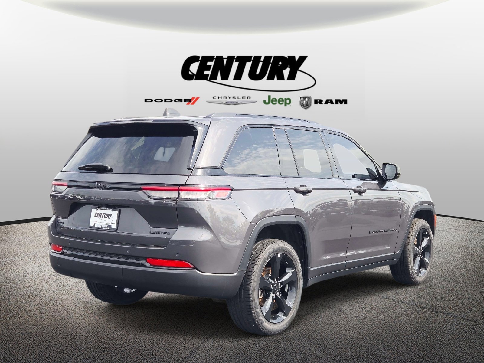 Used 2024 Jeep Grand Cherokee Limited w/ Black Appearance Package image 4