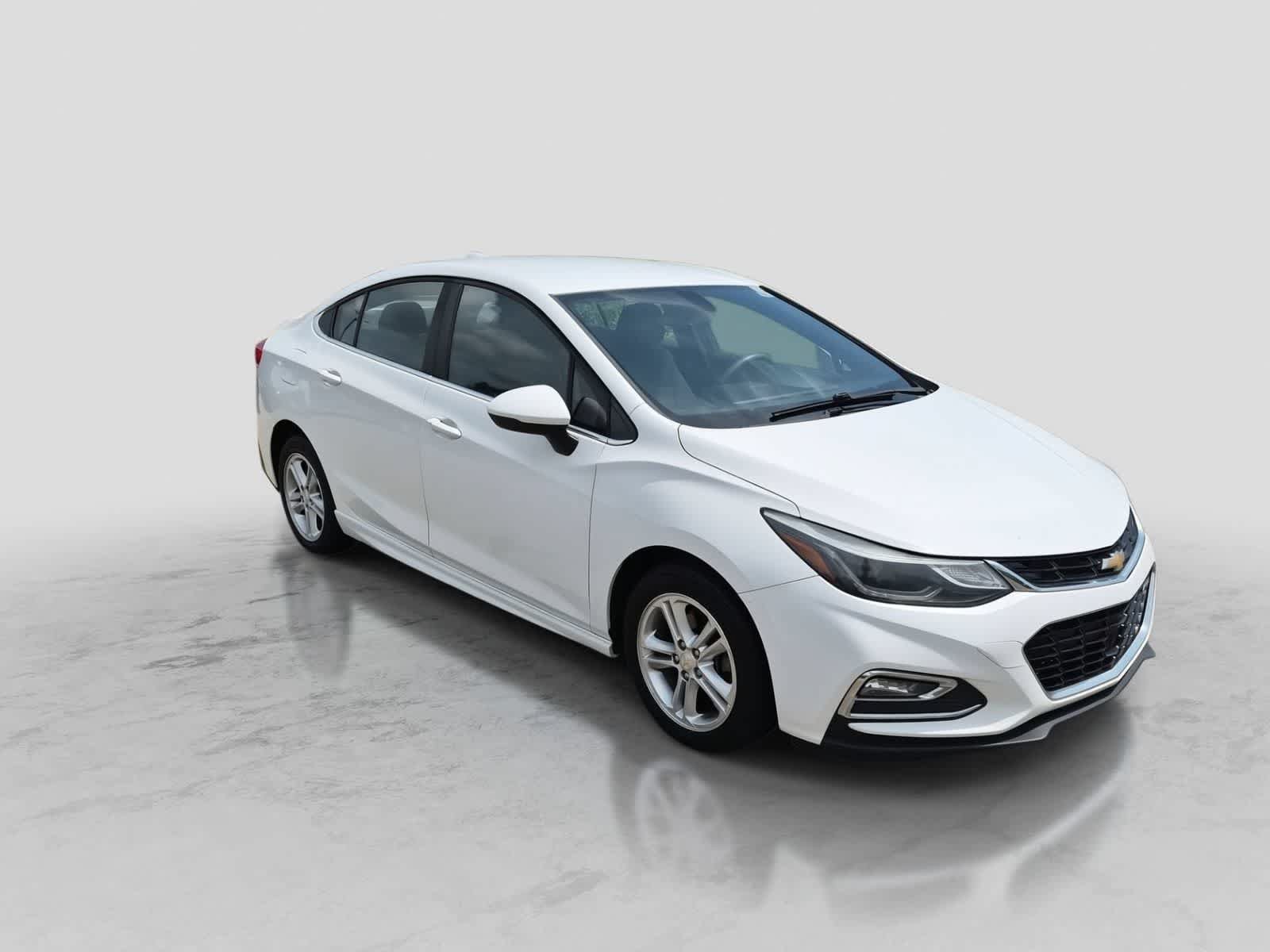 Used 2017 Chevrolet Cruze LT w/ Convenience Package FWD image 2