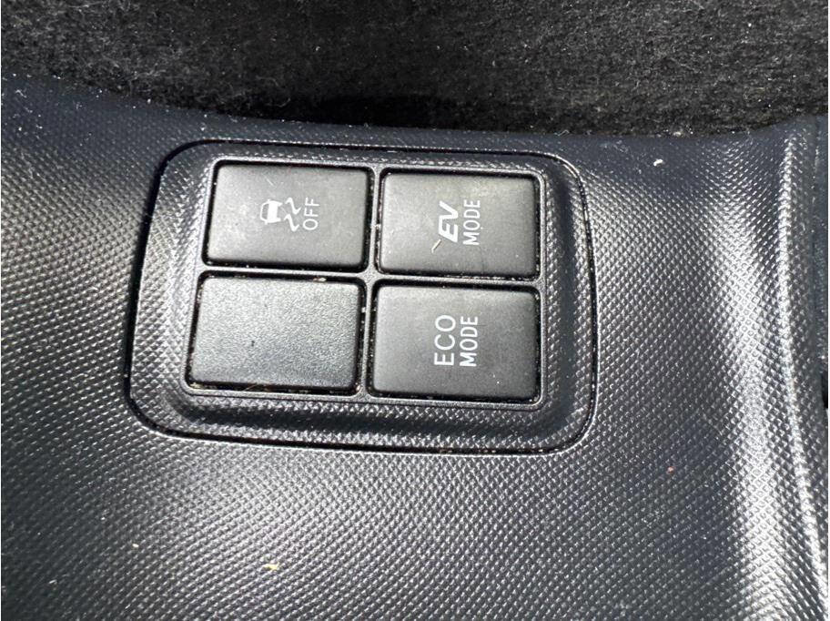 Used 2015 Toyota Prius C Two image 14