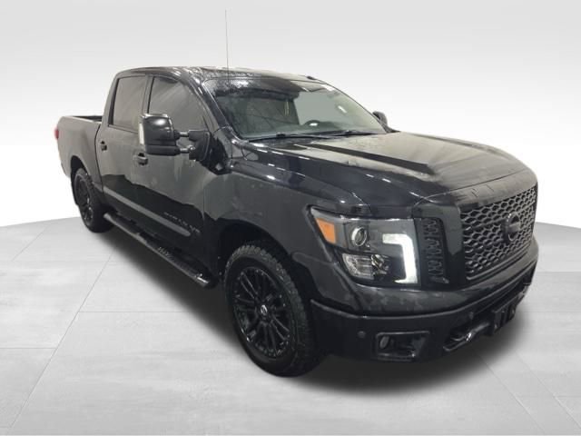 Used 2018 Nissan Titan XD image 2