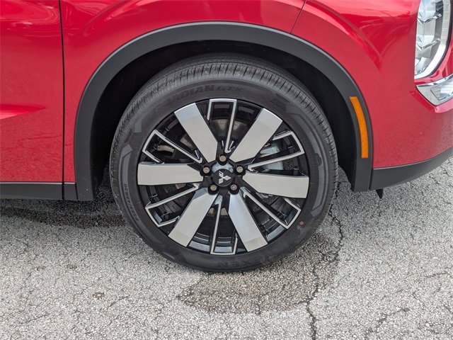 New 2025 Mitsubishi Outlander SE image 11